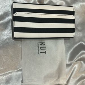 Kut From The Kloth Billfold Wallet